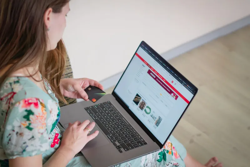 10 Red Flags That Reveal a Fake Online Store Before You Enter Your Card Number
